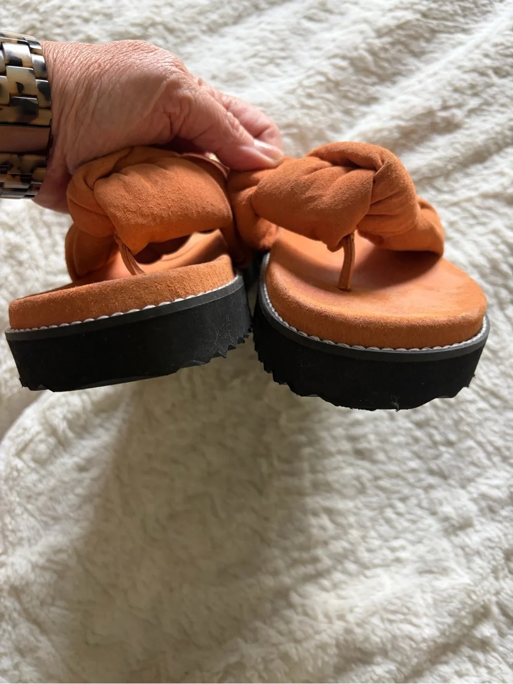 Vicenza Womens Knotted Suede Flip Flop Sandals